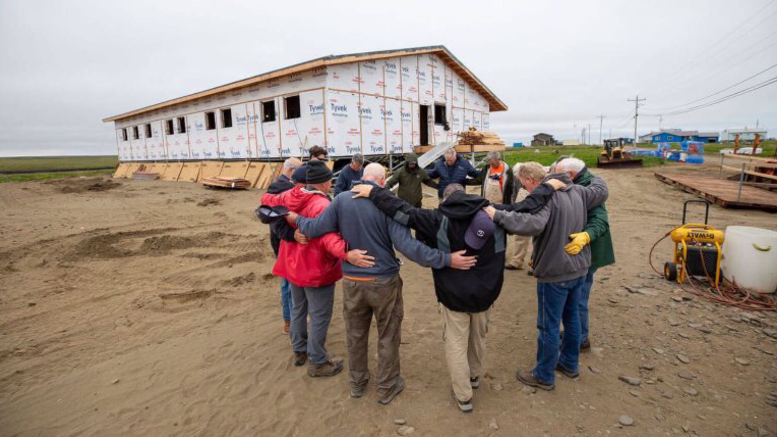 “resposta-de-oracao”:-missao-constroi-igreja-em-vila-remota-do-alasca