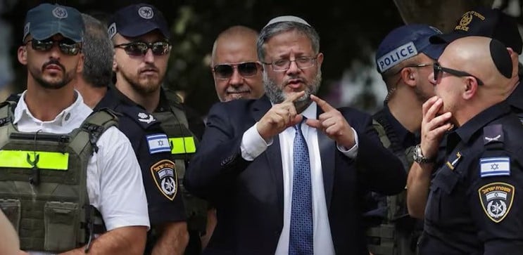 mais-de-2.000-judeus-oram-e-hasteiam-bandeira-de-israel-na-esplanada-das-mesquitas