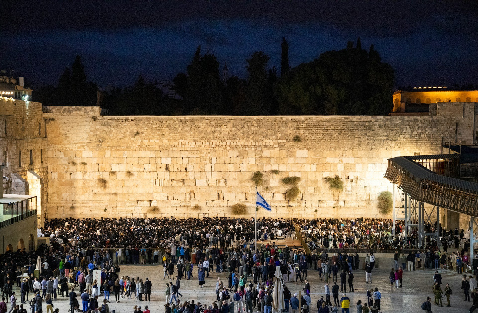 israelenses-oram-e-jejuam-em-meio-as-ameacas-de-ataque-pelo-ira