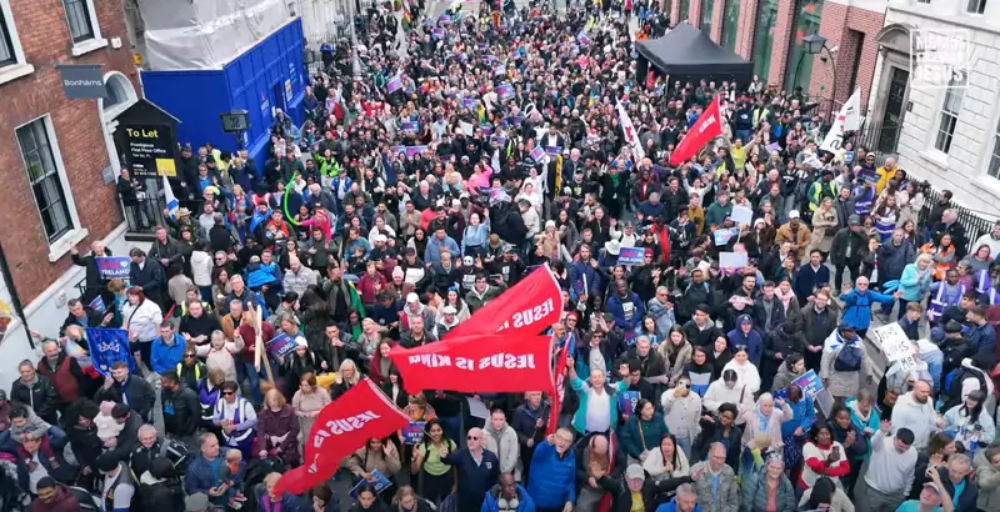 irlanda-realiza-1a-marcha-para-jesus-e-milhares-vao-as-ruas-para-orar-pelo-pais