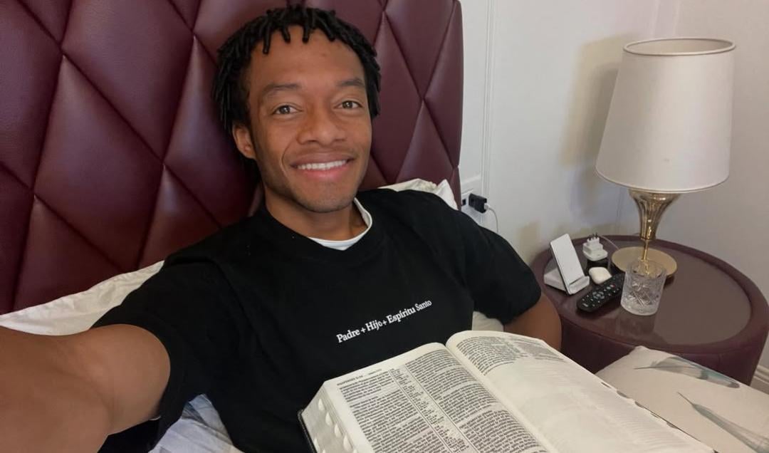 jogador-juan-cuadrado-diz-que-biblia-transformou-sua-vida:-“ensina-o-que-e-verdadeiro”