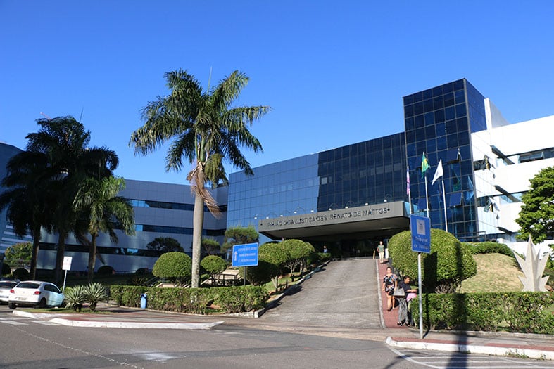 justica-do-es-permite-registro-de-crianca-com-tres-pais-e-uma-mae