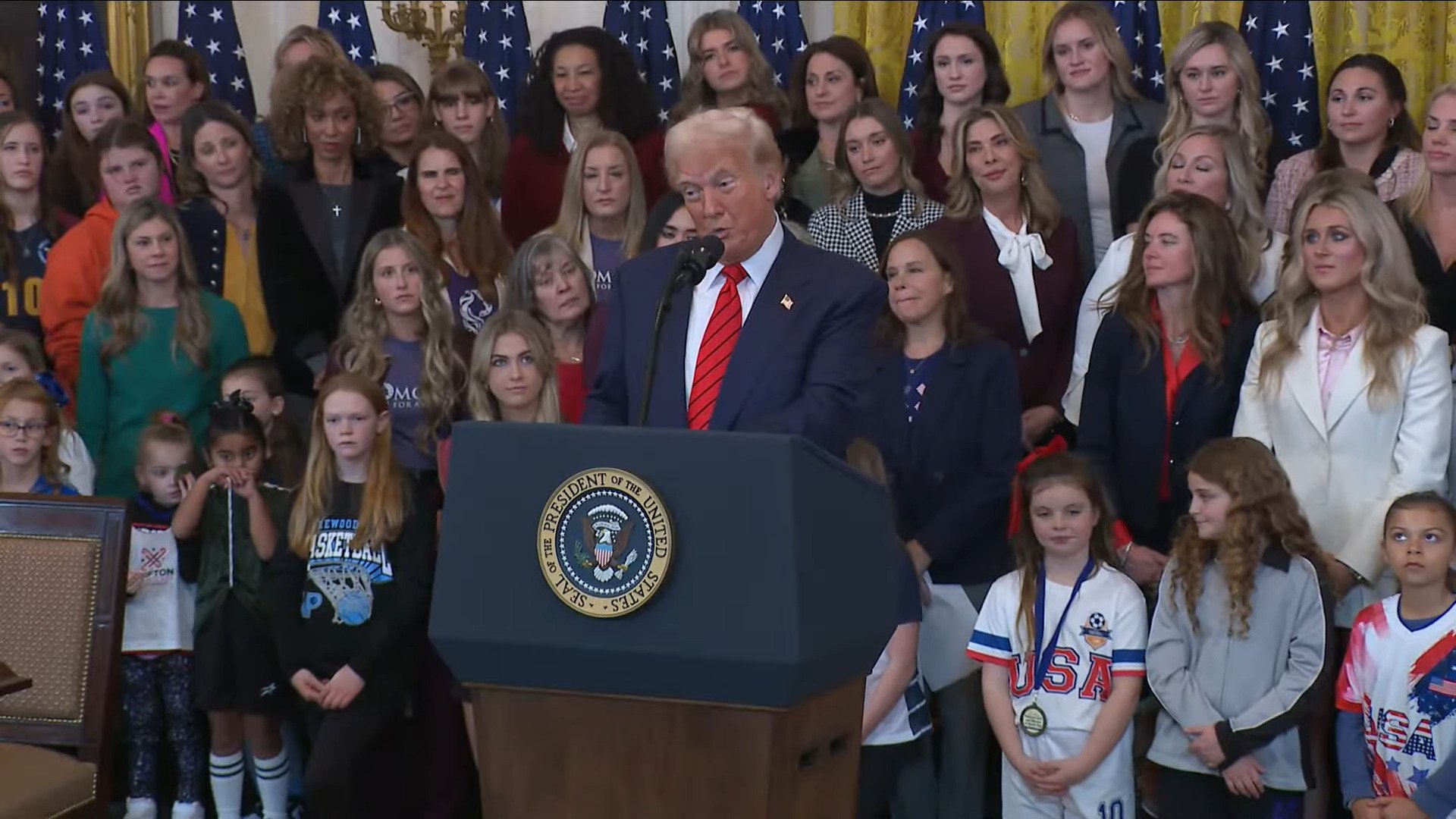 trump-assina-ordem-que-proibe-atletas-trans-em-esportes-femininos