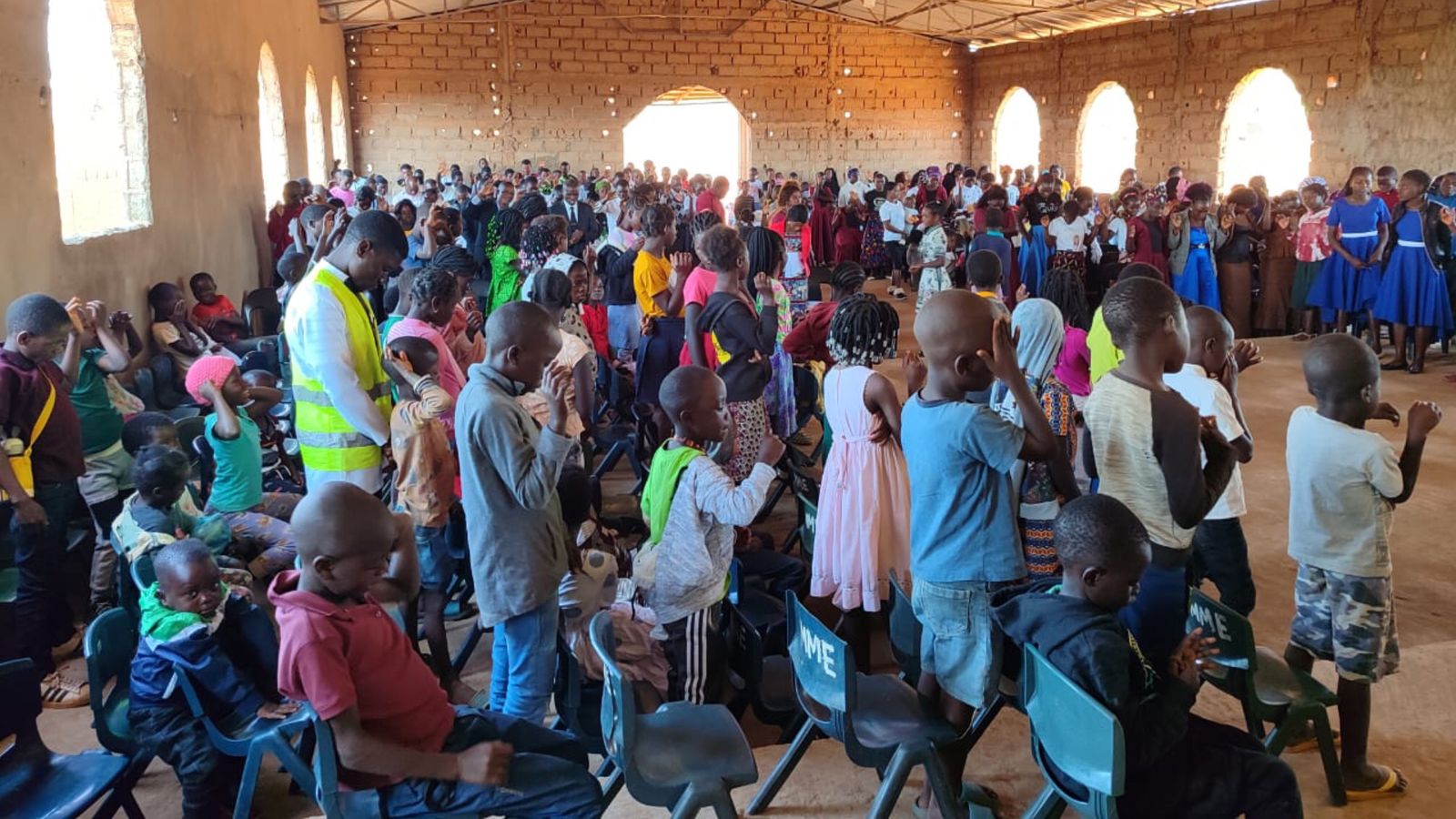 “criancas-na-africa-estao-levando-seus-pais-a-jesus”,-conta-pastor
