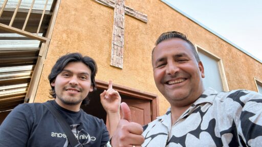 homem-aceita-jesus-apos-ser-evangelizado-no-aeroporto-por-missionario:-“fui-salvo”