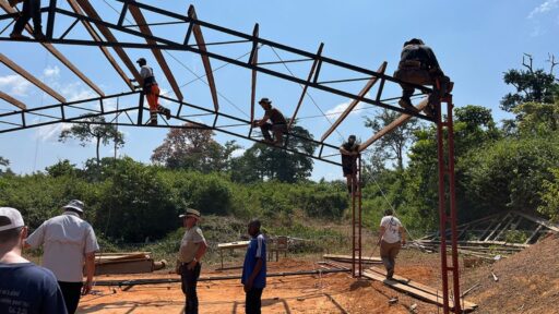 aldeia-remota-na-africa-tem-sua-primeira-igreja-apos-clamor-de-crista:-‘deus-respondeu’