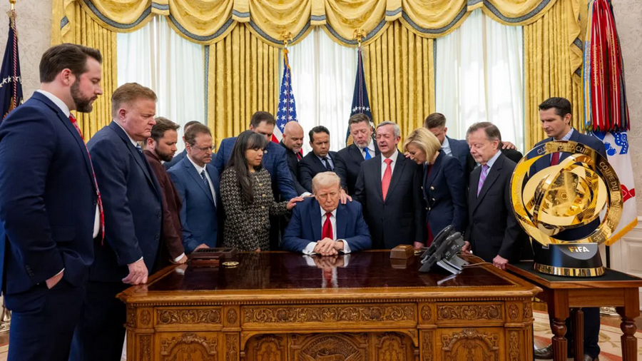 pastores-de-todo-os-eua-se-reunem-na-casa-branca-para-orar-por-trump