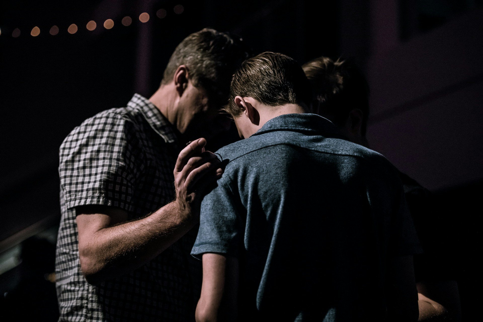 como-encontrar-o-caminho-de-volta-para-deus-apos-se-desviar?-pastor-responde