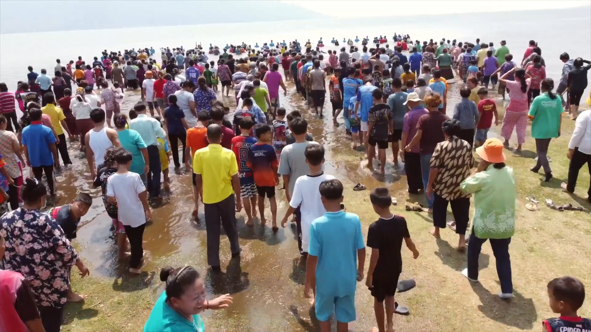tailandia:-igreja-batiza-mais-de-1.500-pessoas-no-pais-de-maioria-budista