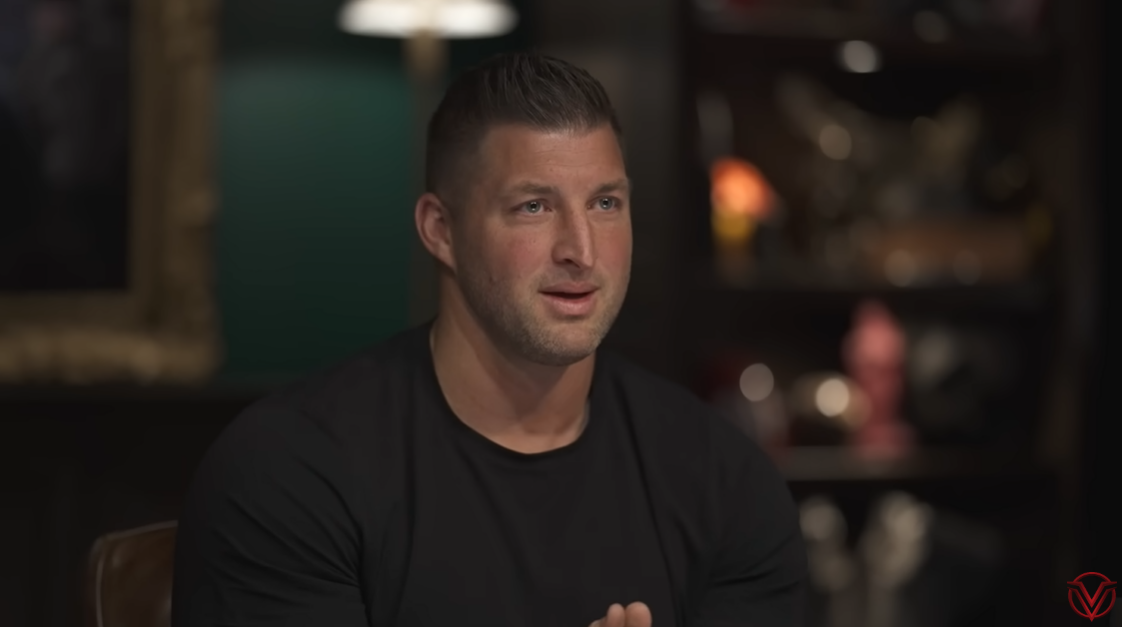 ex-astro-da-nfl-alerta-sobre-o-abuso-sexual-infantil:-‘acontece-em-casa’