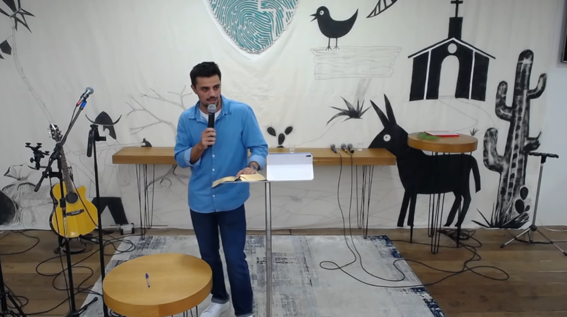 ator-felipe-simas-prega-em-igreja-no-rio:-‘jesus-nos-deu-acesso-ao-pai’