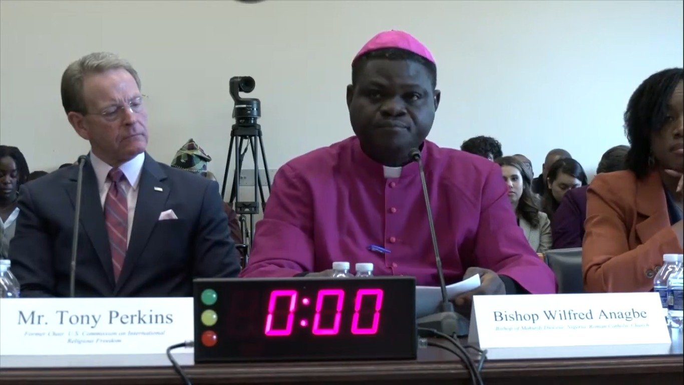 apos-denunciar-perseguicao-no-congresso-dos-eua,-aldeia-de-bispo-na-nigeria-e-atacada