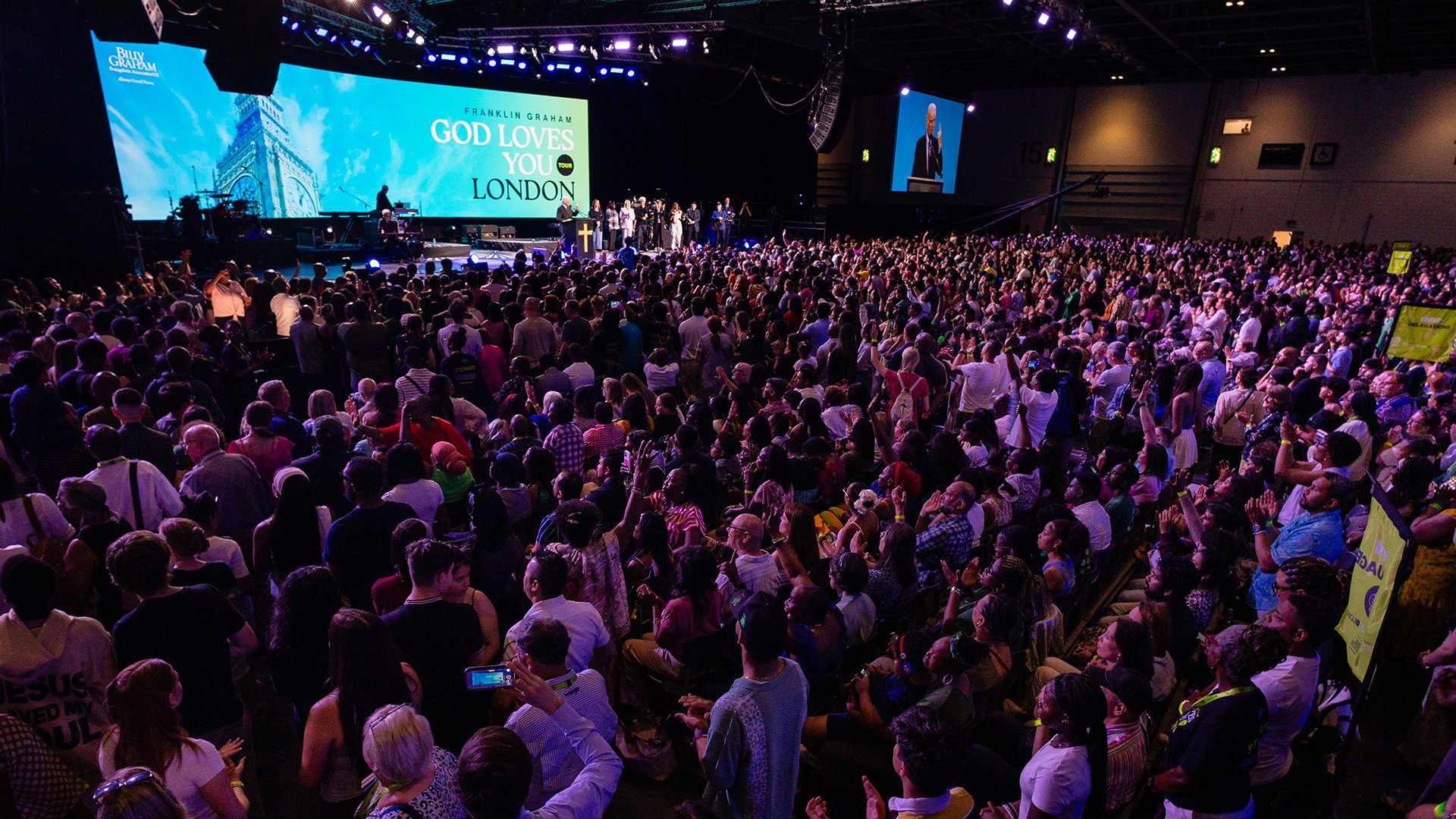 mais-de-17-mil-ouvem-o-evangelho-e-centenas-aceitam-jesus-em-londres