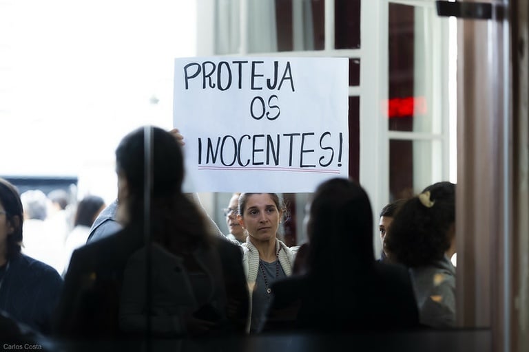 justica-suspende-lei-que-previa-cartazes-contra-o-aborto-em-unidades-de-saude-no-rj
