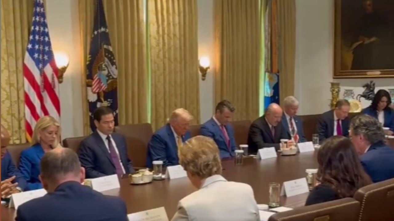 trump-e-gabinete-oram-pelo-texas-apos-enchente-devastadora:-“nos-capacite-para-ajudar”