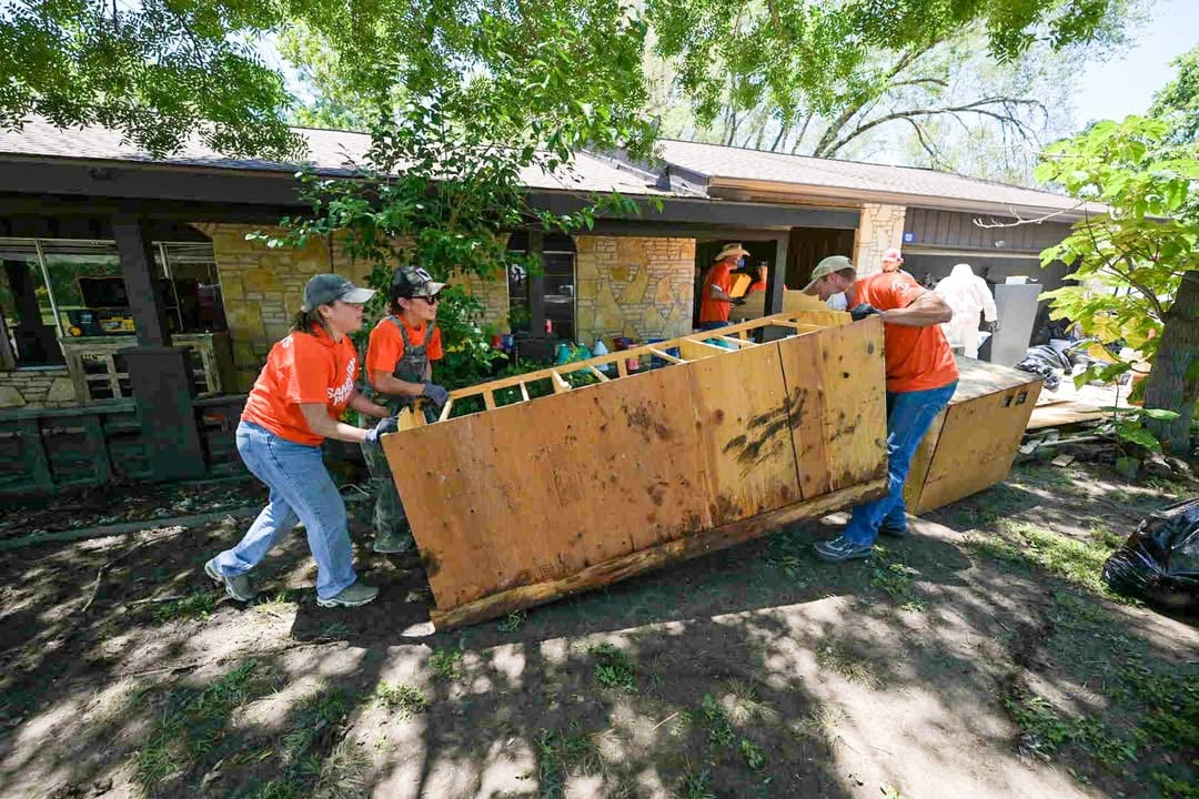 missao-de-franklin-graham-envia-ajuda-ao-texas-apos-enchente-matar-mais-de-100-pessoas