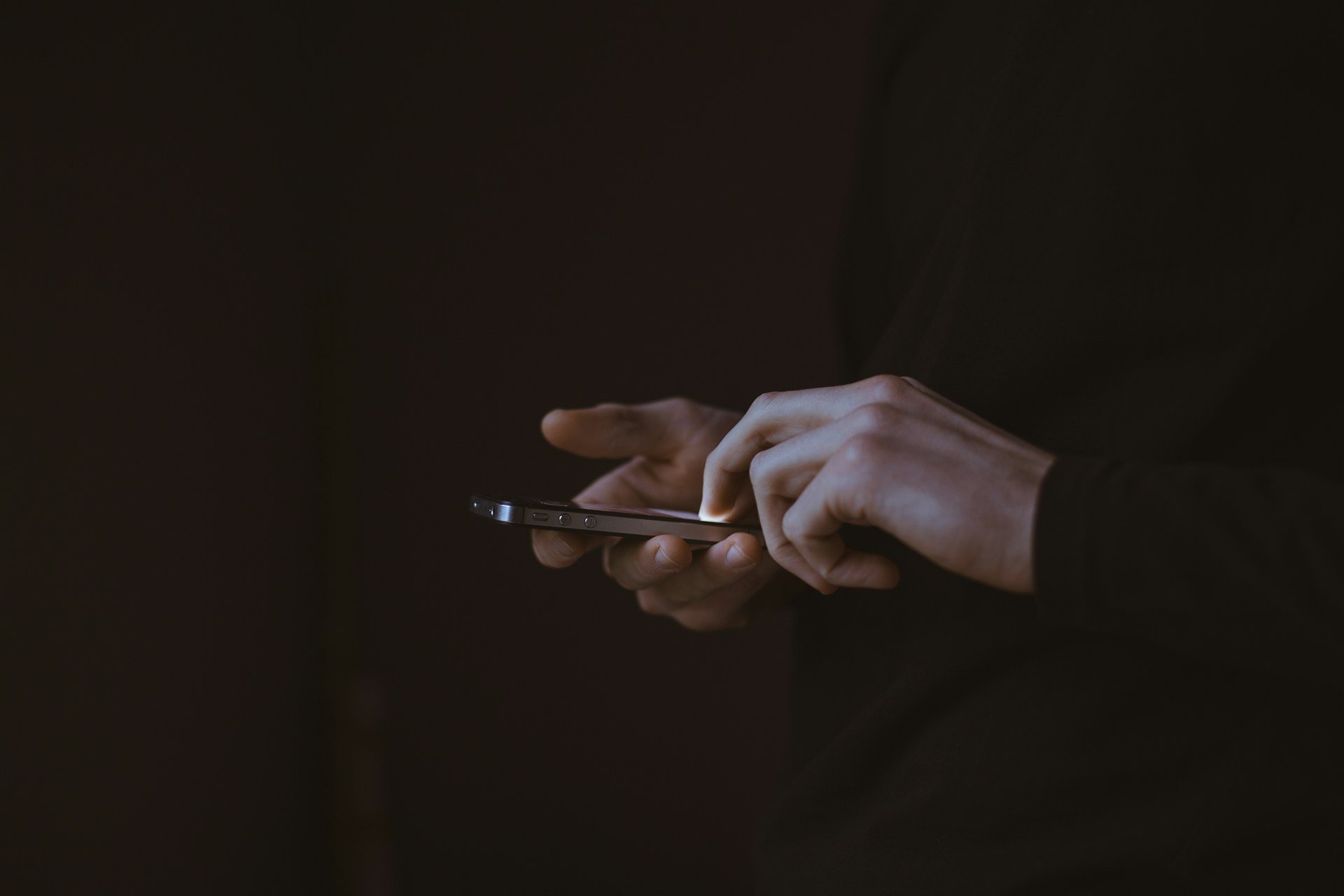 autor-cristao-diz-que-pornografia-esta-minando-os-ministerios-da-igreja:-“corroi-a-fe”