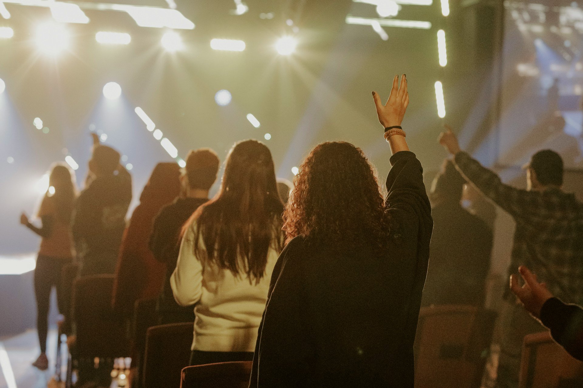 pesquisa-revela-que-geracao-z-e-a-menos-engajada-na-igreja