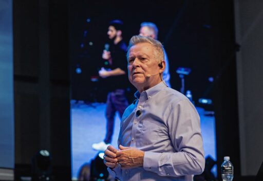 “uma-onda-de-avivamento-comecara-no-brasil-em-adoracao-e-arrependimento”,-diz-randy-clark
