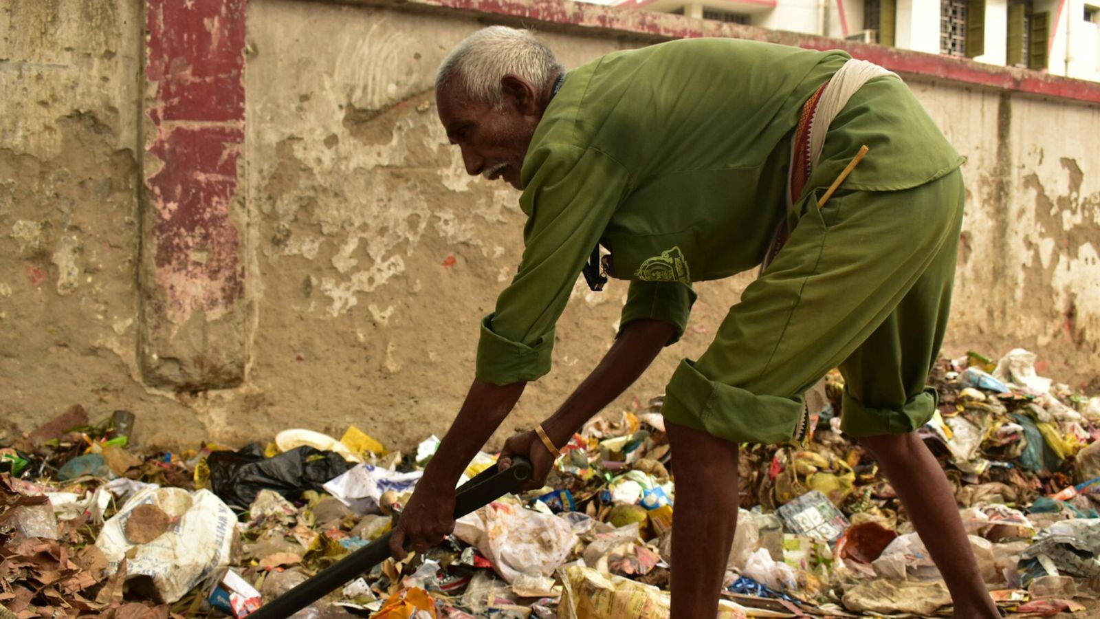 cristao-tem-perna-quebrada-por-terroristas-por-nao-negar-jesus-no-quenia