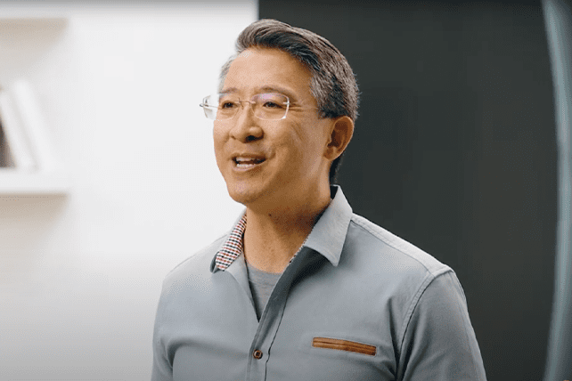 internado-na-uti,-renomado-escritor-nos-eua-prega-o-evangelho-e-paciente-se-entrega-a-jesus