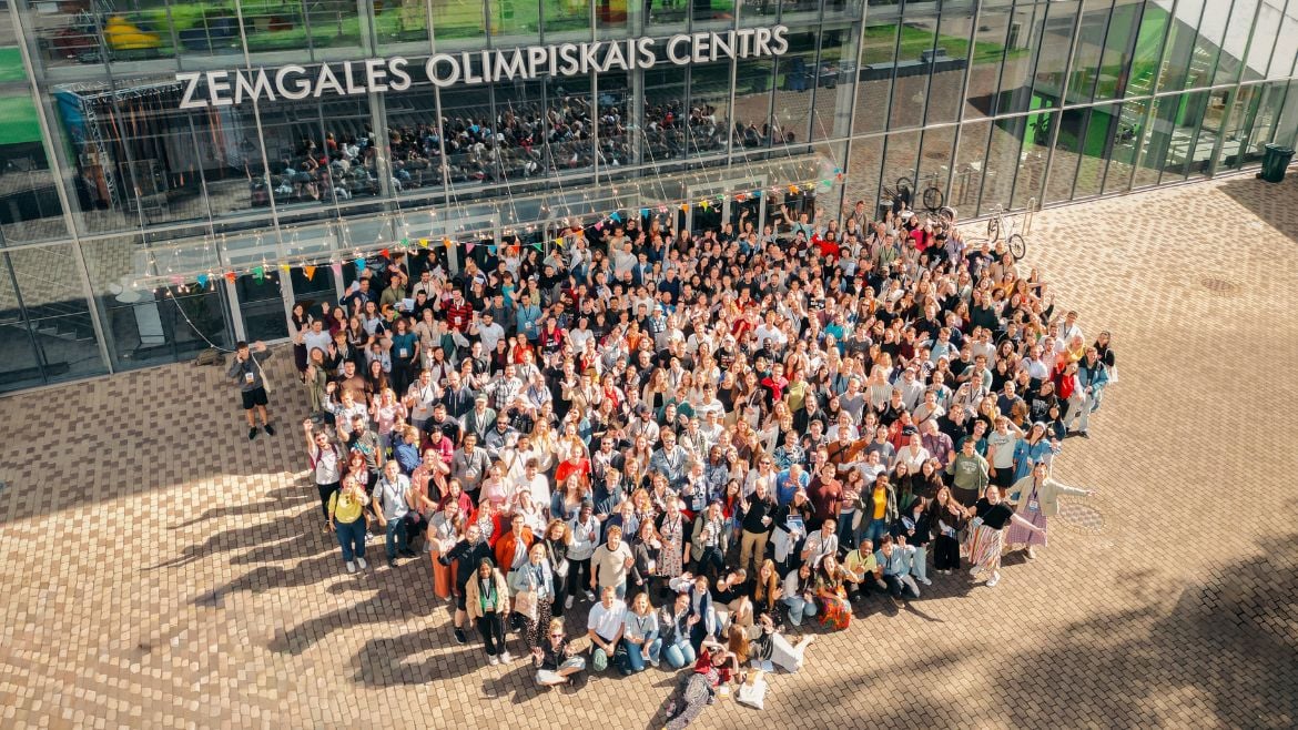 500-universitarios-evangelicos-realizam-evangelismo-e-batismo-na-letonia