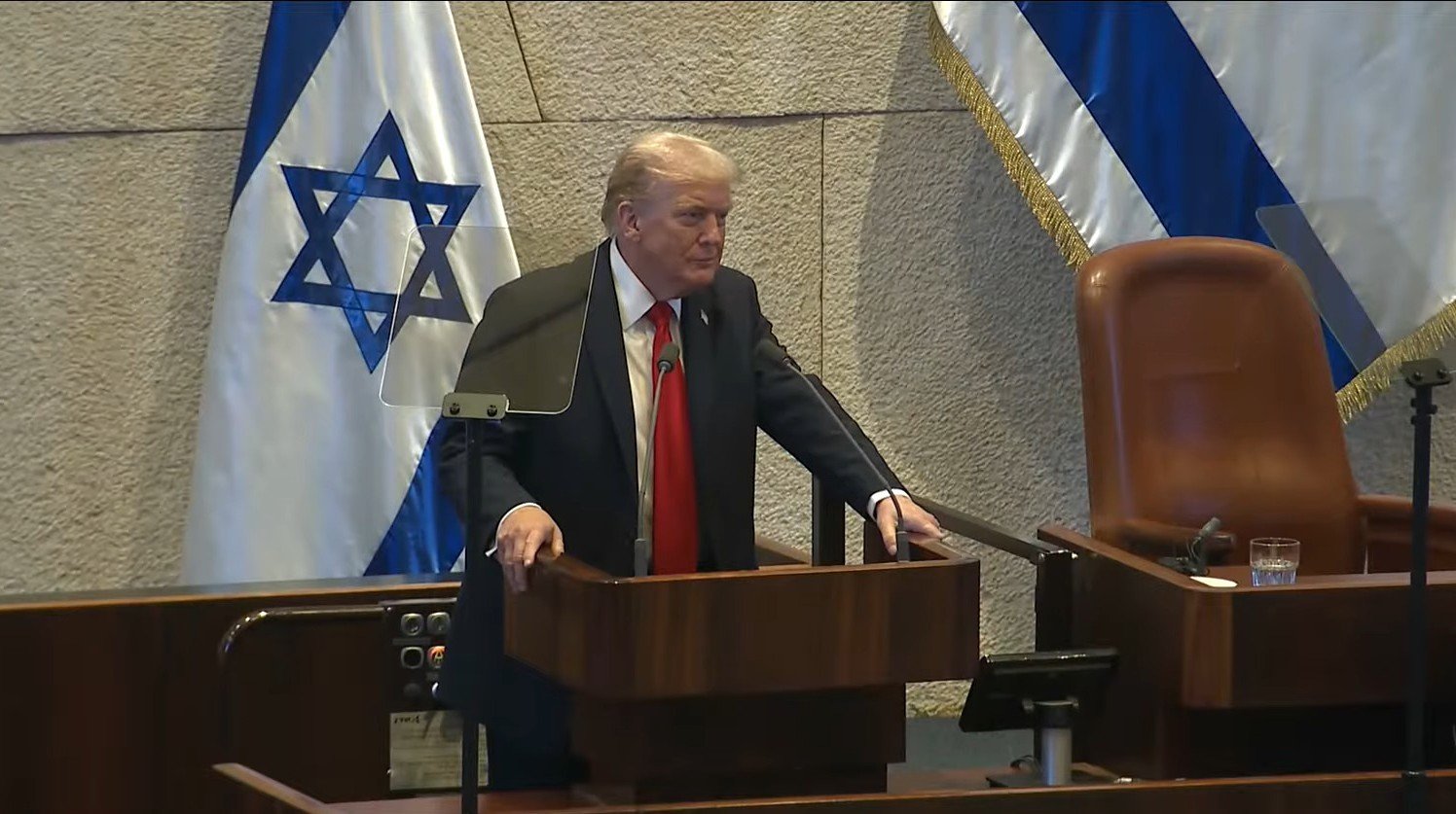 no-parlamento-de-israel,-trump-agradece-ao-“deus-todo-poderoso-de-abraao,-isaque-e-jaco”