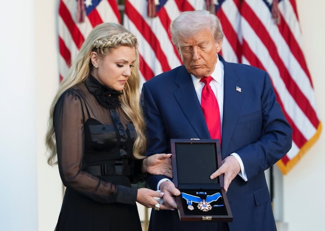 trump-homenageia-charlie-kirk-com-a-mais-alta-honraria-civil-dos-eua