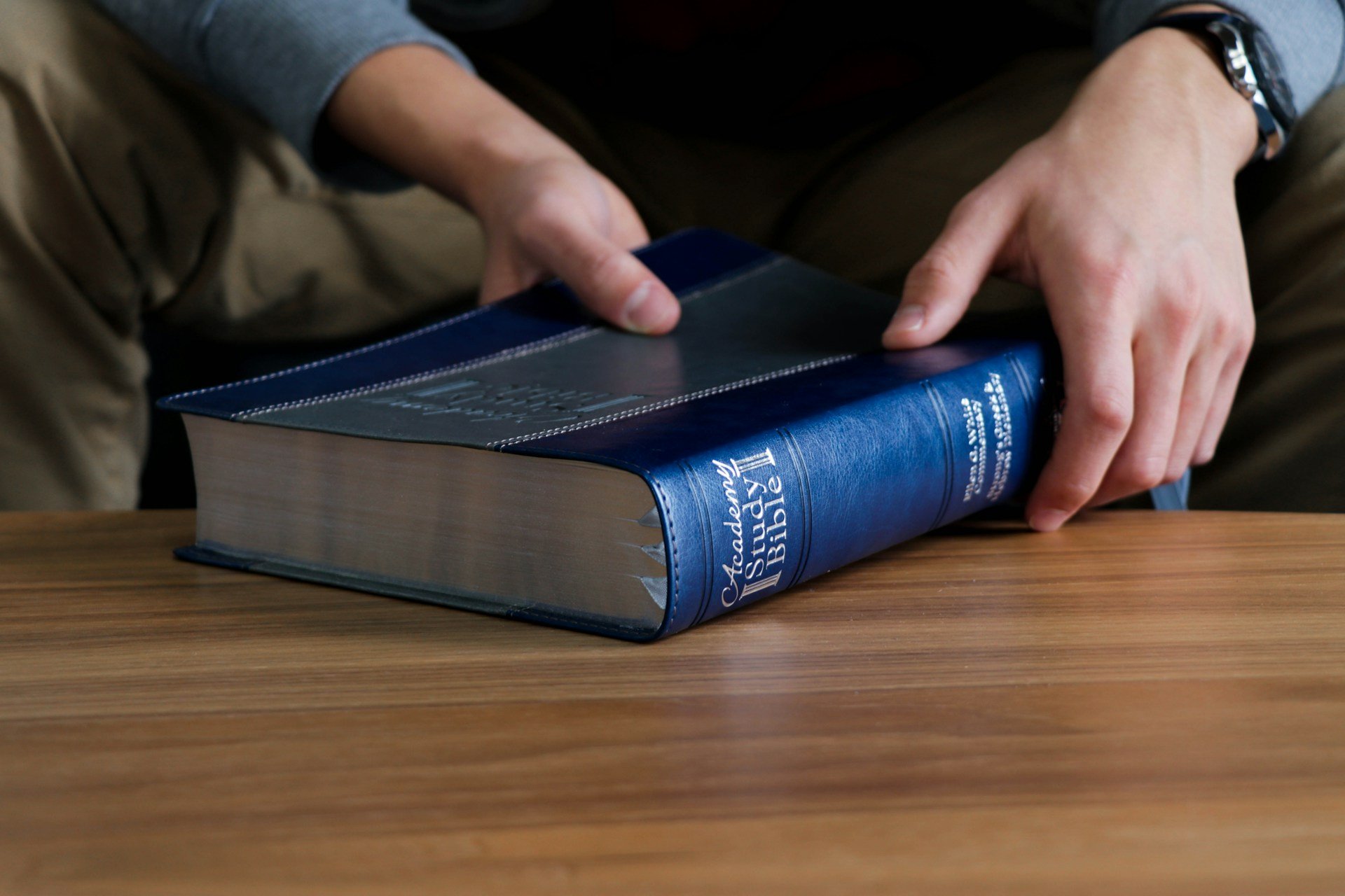 mais-americanos-estao-lendo-a-biblia,-mas-poucos-acreditam-que-ela-seja-100%-precisa