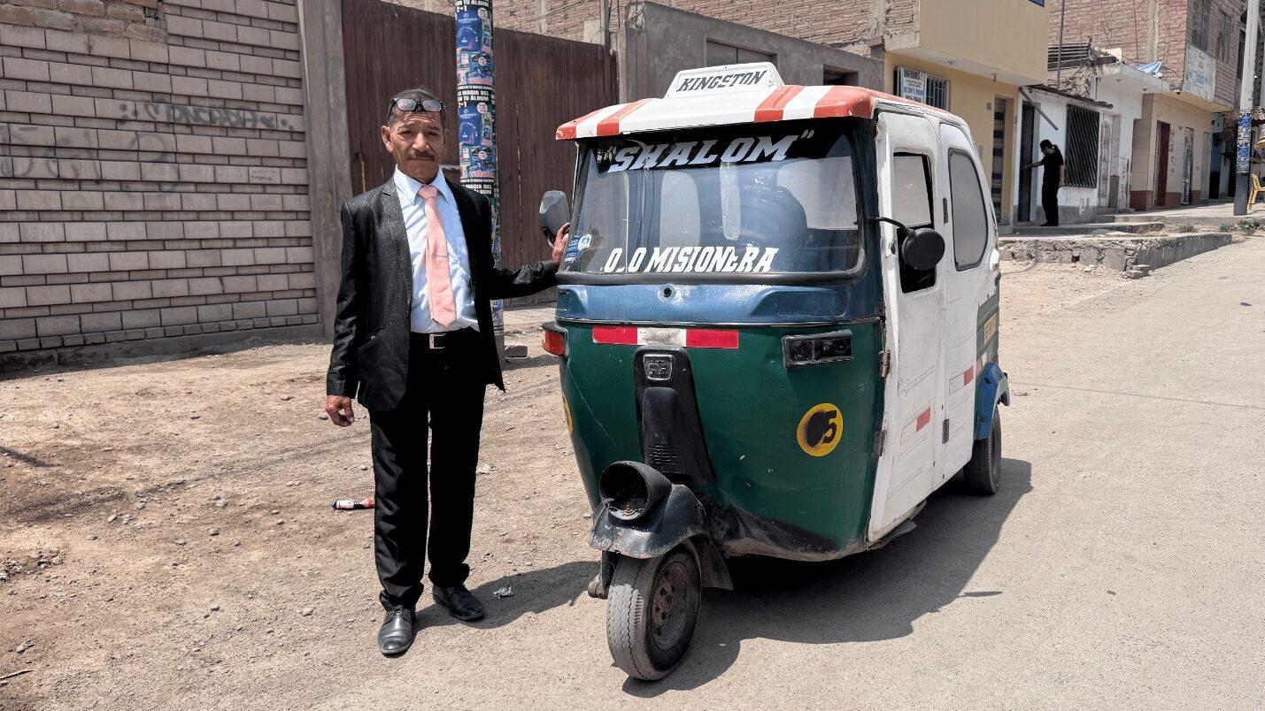 ex-viciado-faz-missao-com-mototaxi-no-peru:-“pedi-a-deus-para-servi-lo”