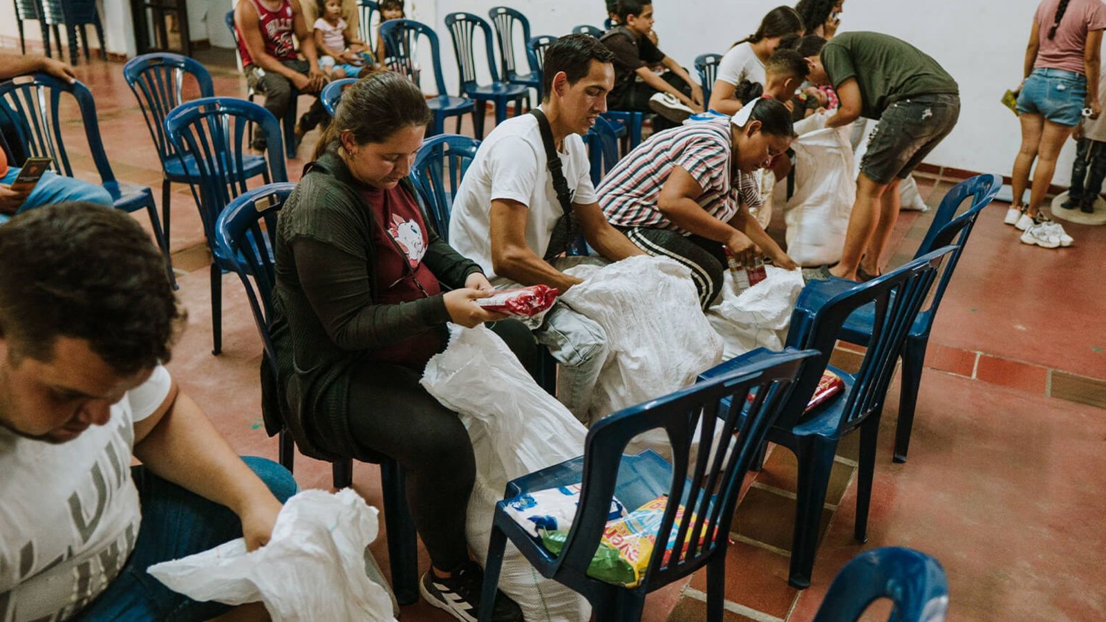 familias-que-fogem-da-crise-na-venezuela-sao-tocadas-pelo-amor-de-jesus-na-colombia
